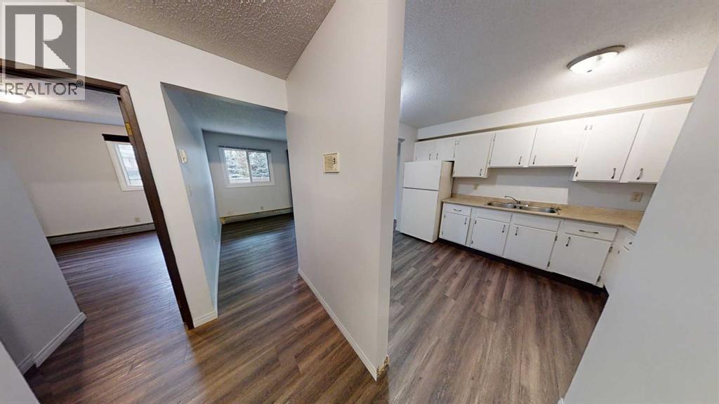 5117 44 Street Property Photo 2