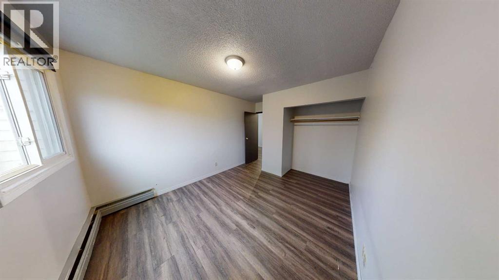 5117 44 Street Property Photo 5