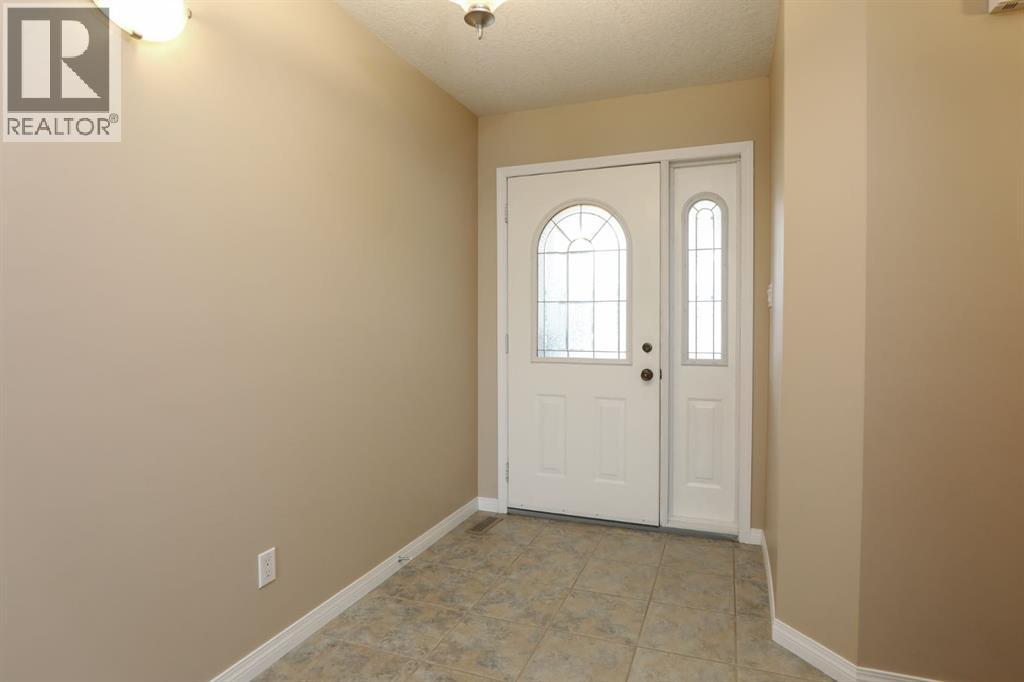 429 S 2 Street W Property Photo 3