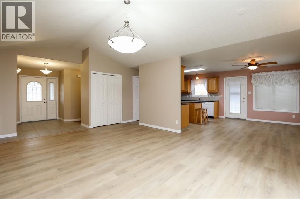 429 S 2 Street W Property Photo 6
