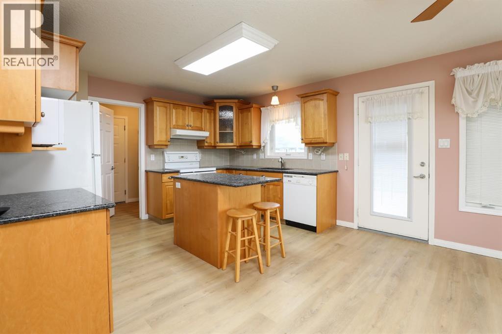 429 S 2 Street W Property Photo 7