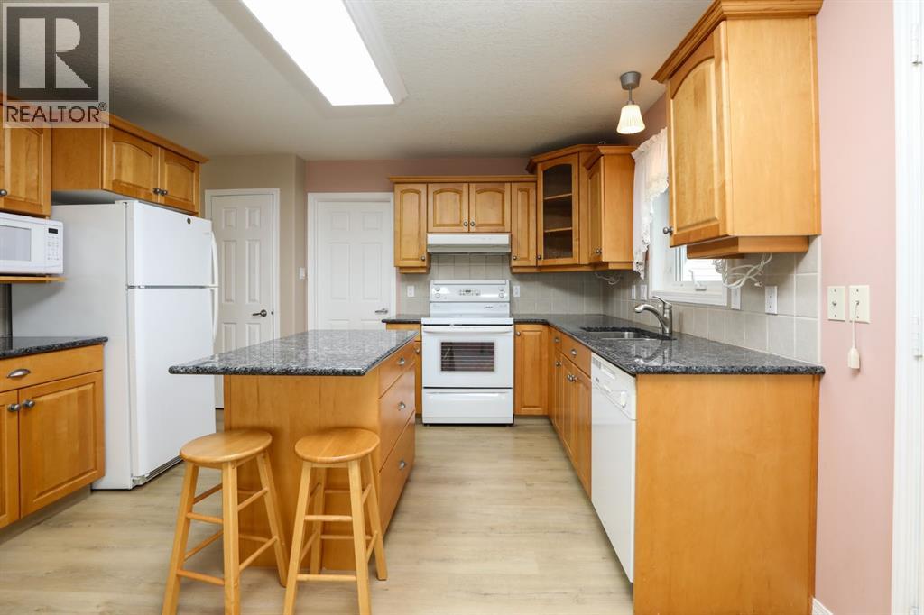 429 S 2 Street W Property Photo 9