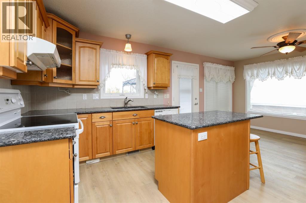 429 S 2 Street W Property Photo 11
