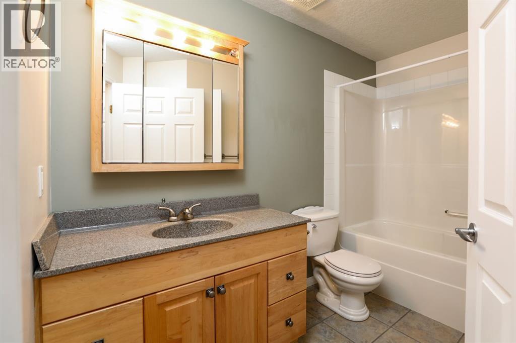 429 S 2 Street W Property Photo 17