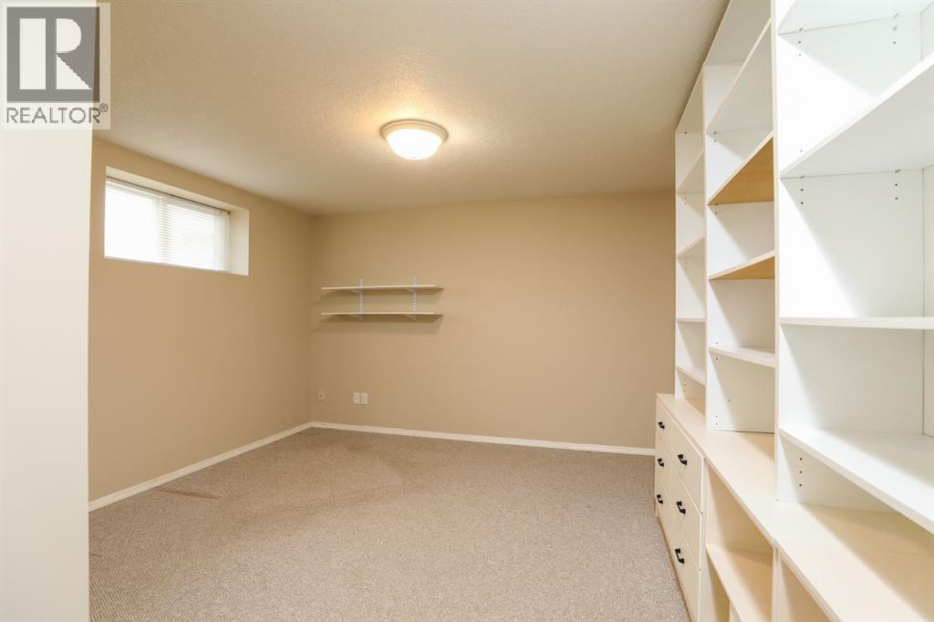 429 S 2 Street W Property Photo 27