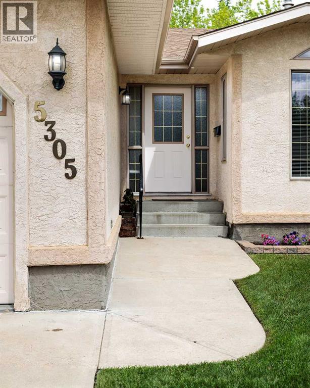 5305 66 Street Property Photo 1