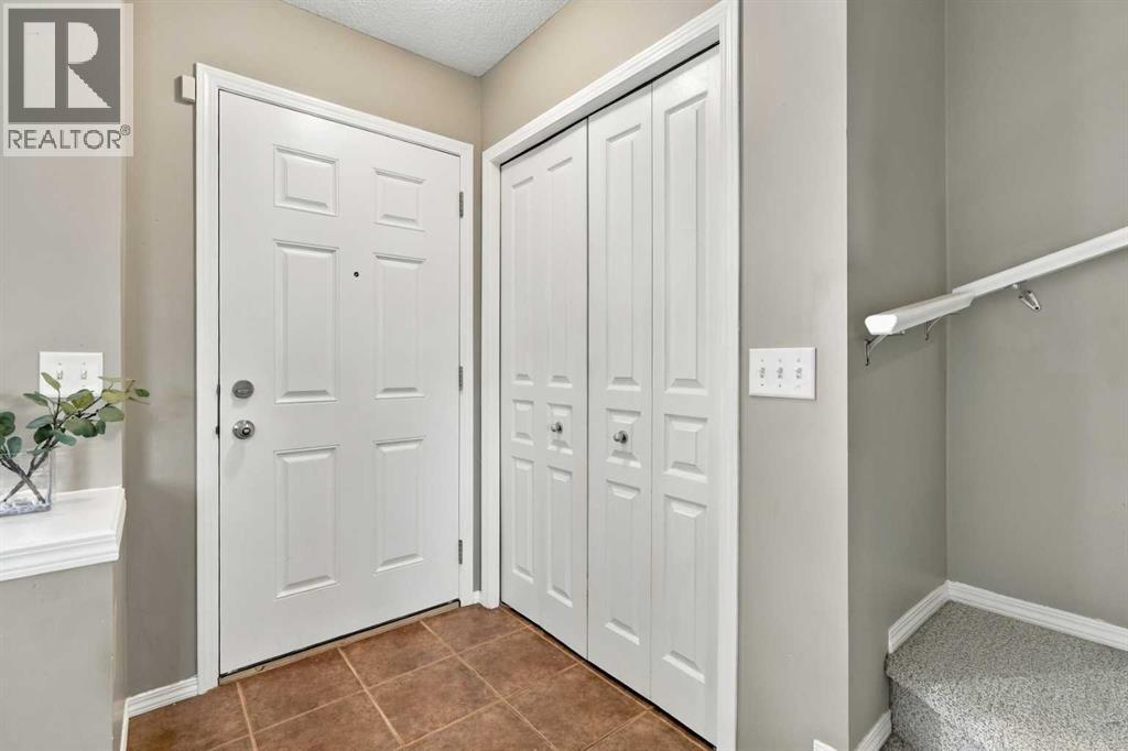144 Elgin Meadows View Se Property Photo 4
