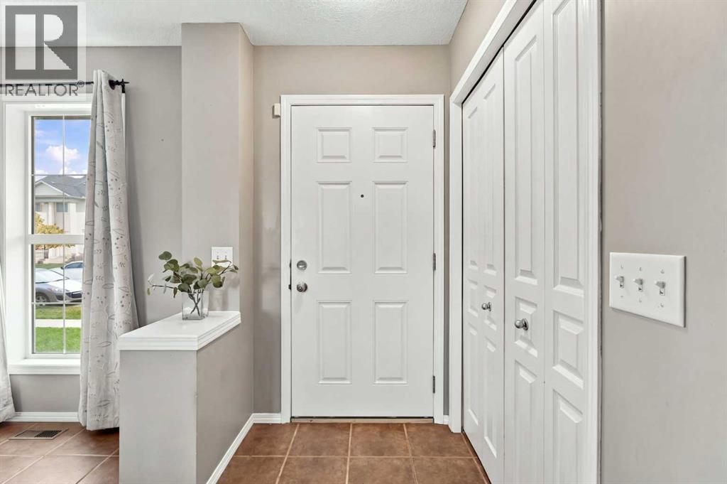144 Elgin Meadows View Se Property Photo 5