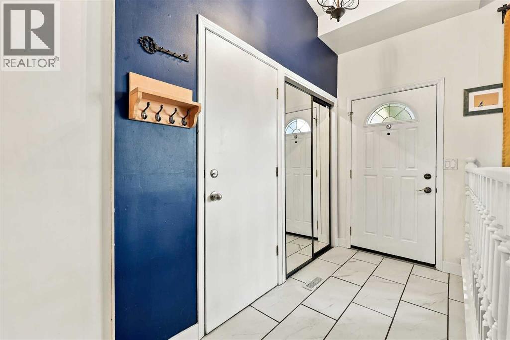 71 Hawkhill Way Nw Property Photo 2
