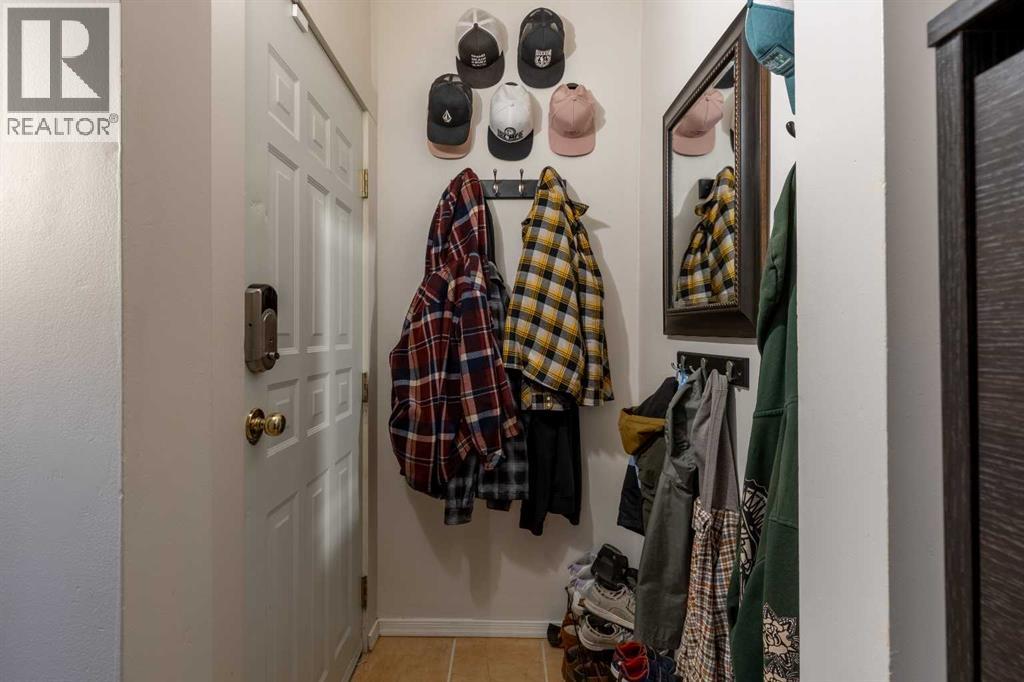447 20 Street N Property Photo 6
