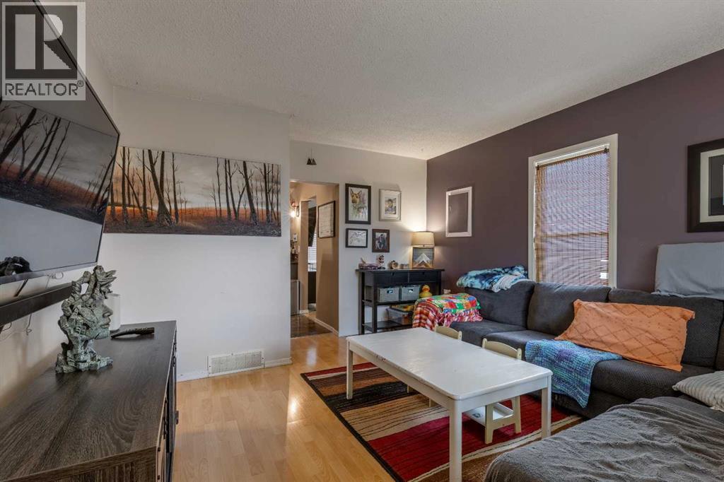 447 20 Street N Property Photo 7
