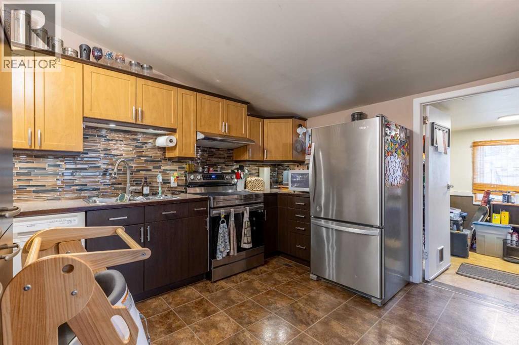 447 20 Street N Property Photo 10
