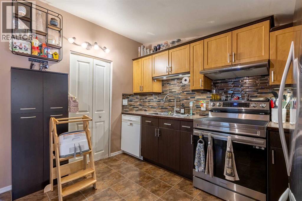 447 20 Street N Property Photo 11