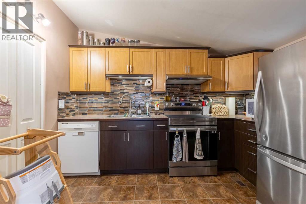 447 20 Street N Property Photo 13