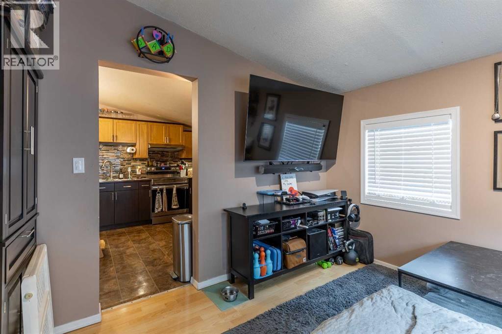 447 20 Street N Property Photo 15