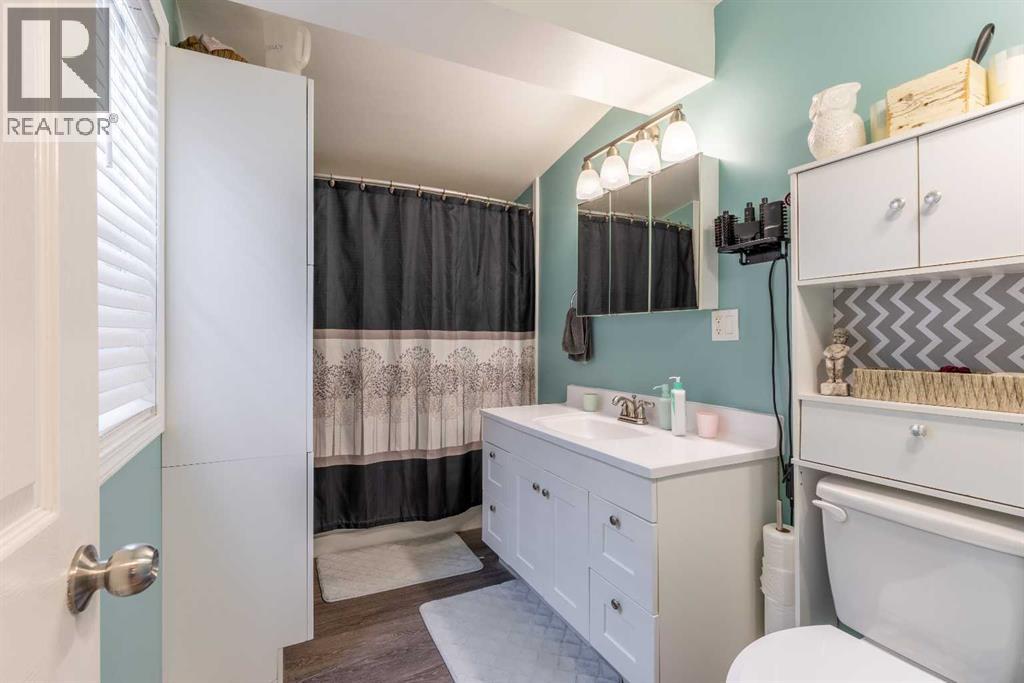 447 20 Street N Property Photo 18