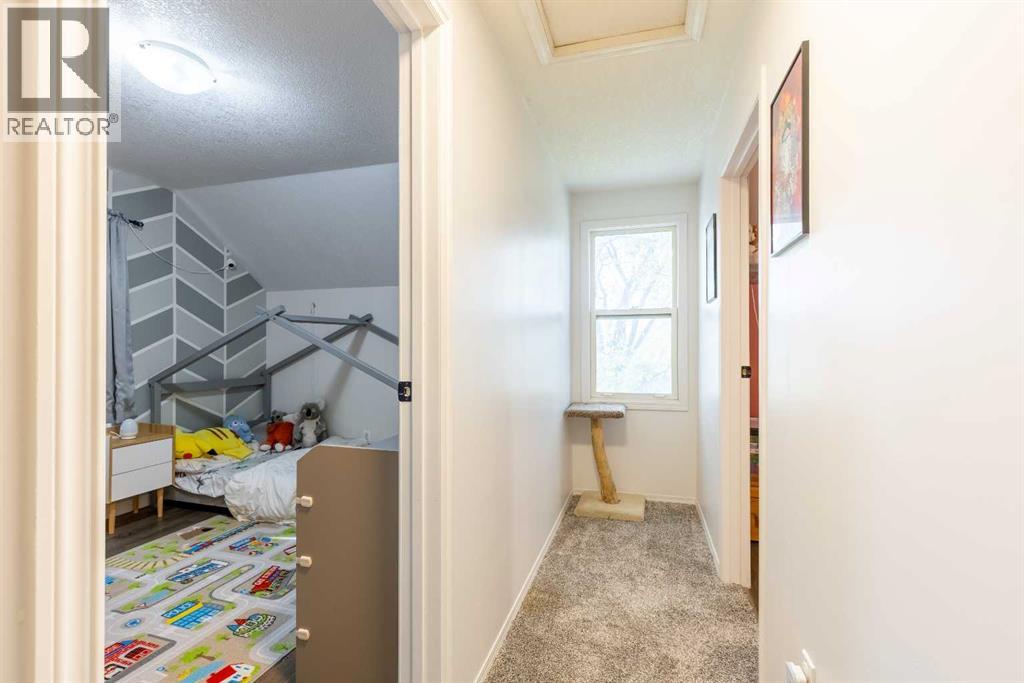 447 20 Street N Property Photo 21