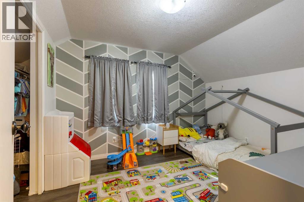 447 20 Street N Property Photo 22