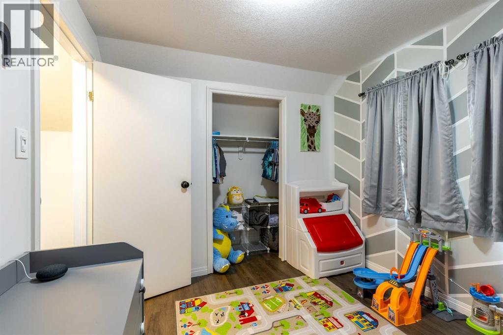 447 20 Street N Property Photo 23