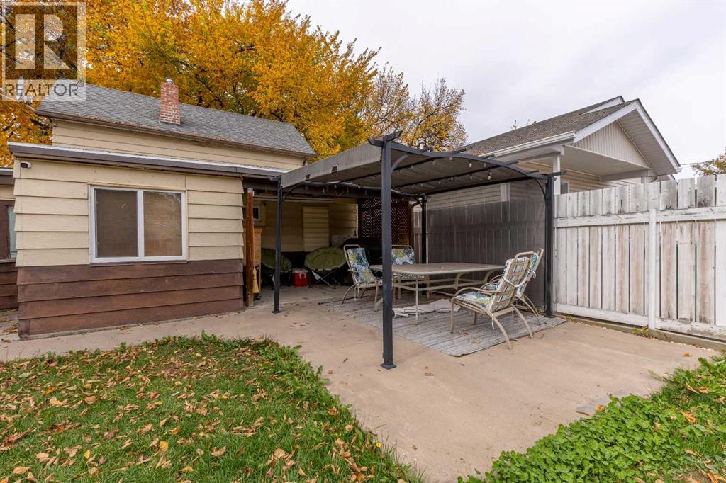 447 20 Street N Property Photo 31