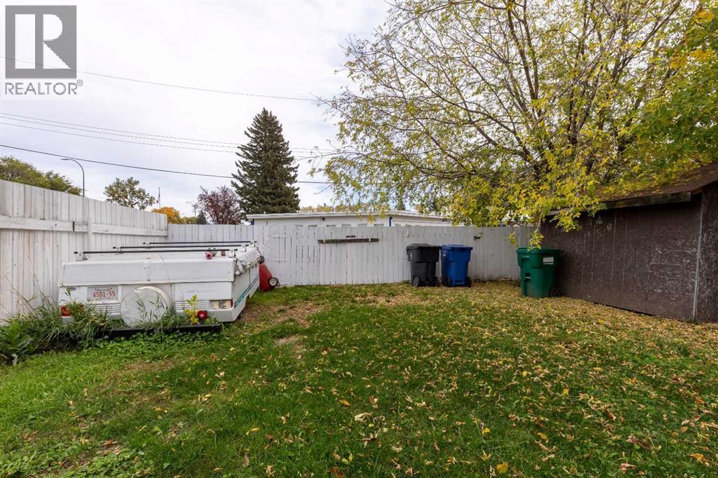 447 20 Street N Property Photo 35