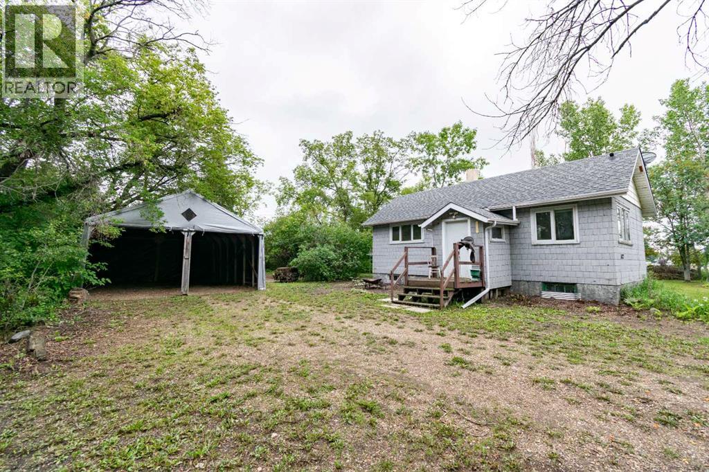 5127 50 Street Property Photo 2