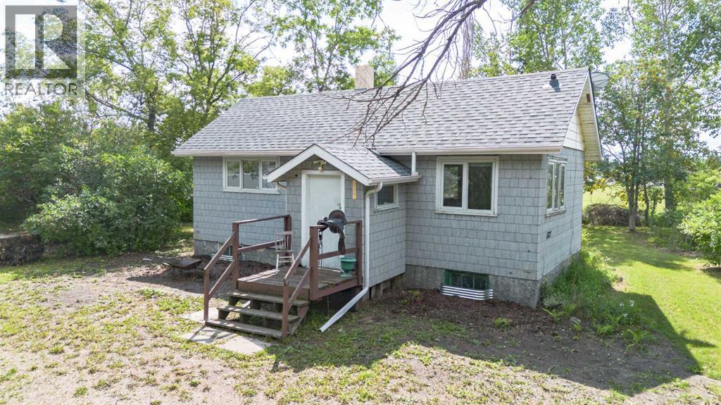 5127 50 Street Property Photo 3