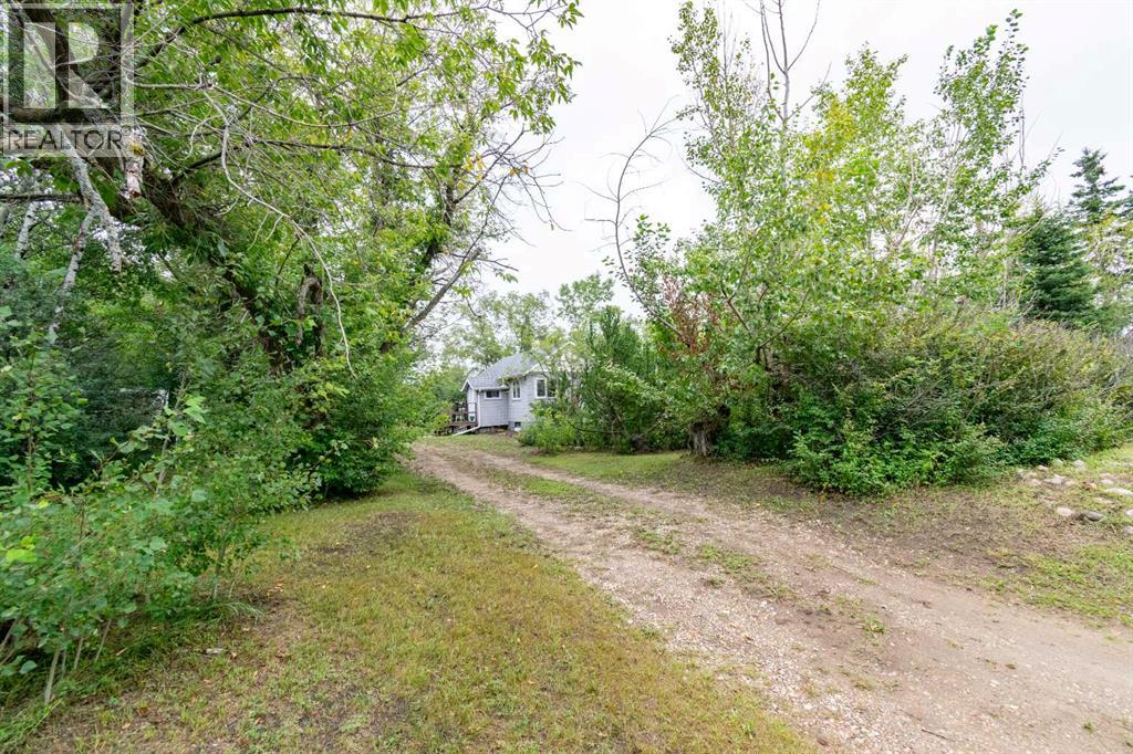 5127 50 Street Property Photo 4