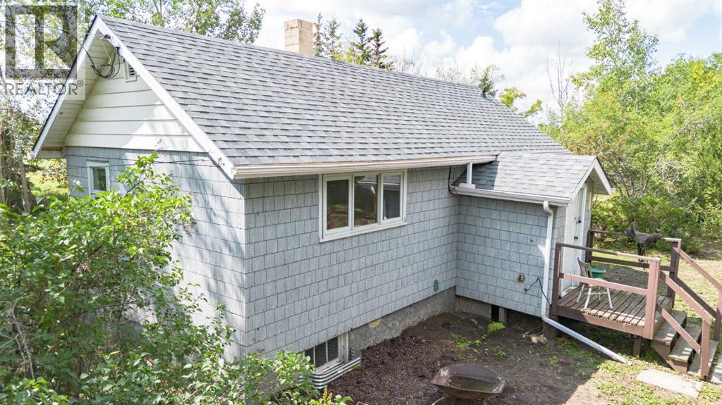 5127 50 Street Property Photo 7