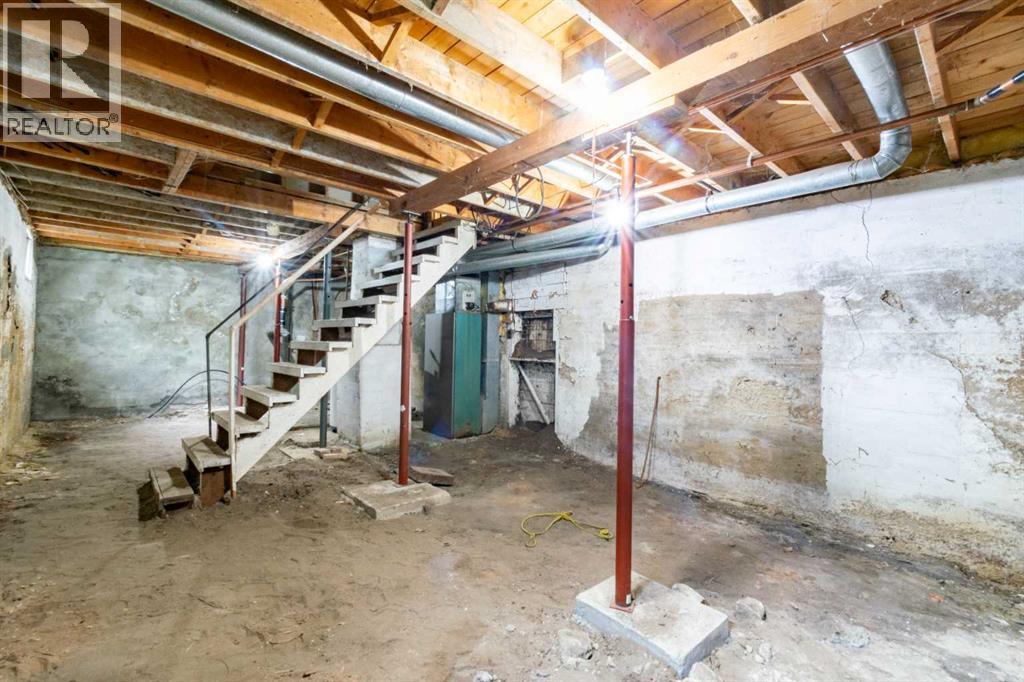 5127 50 Street Property Photo 18