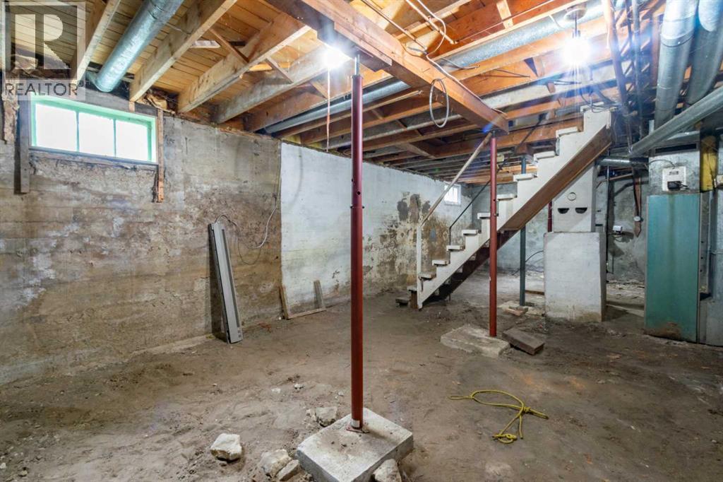 5127 50 Street Property Photo 19