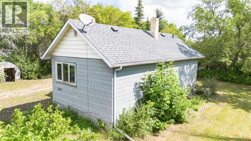 5127 50 Street Property Photo 26