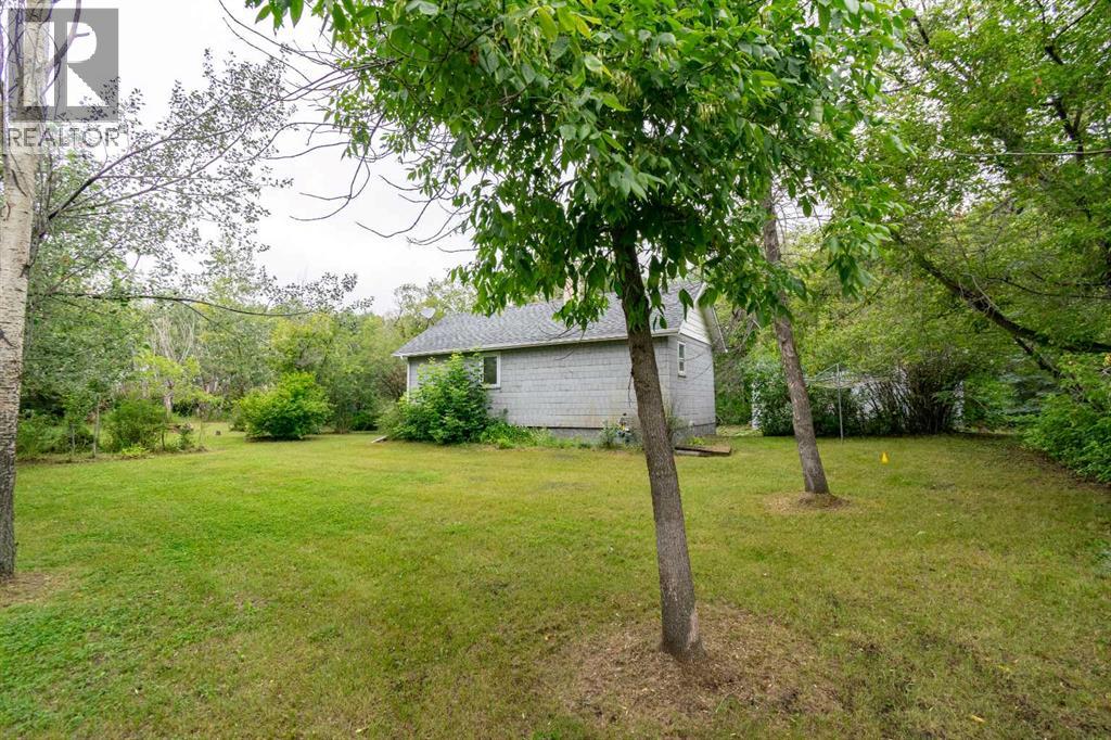 5127 50 Street Property Photo 32
