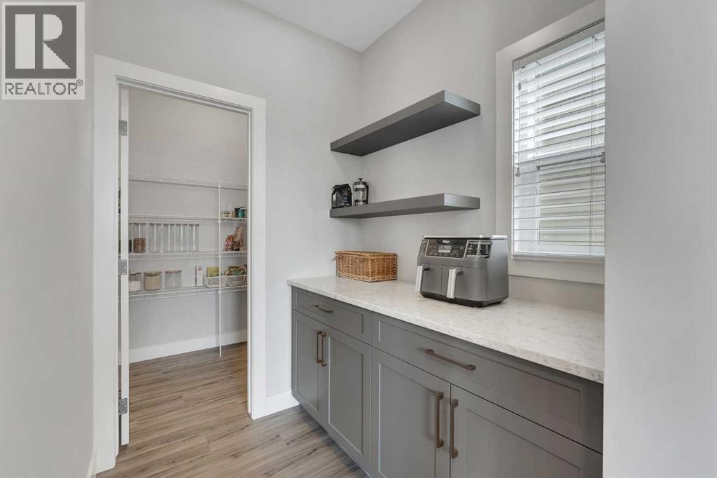 81 Carringvue Manor Nw Property Photo 13