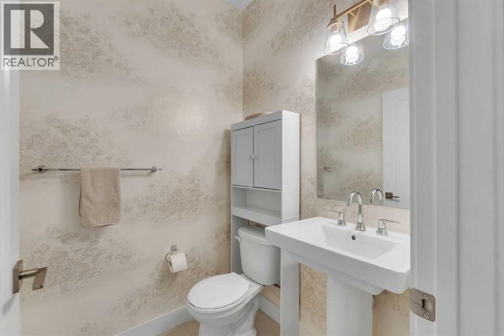 81 Carringvue Manor Nw Property Photo 14