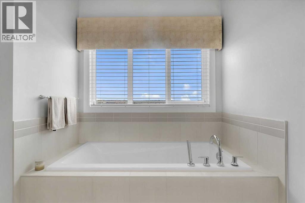 81 Carringvue Manor Nw Property Photo 23