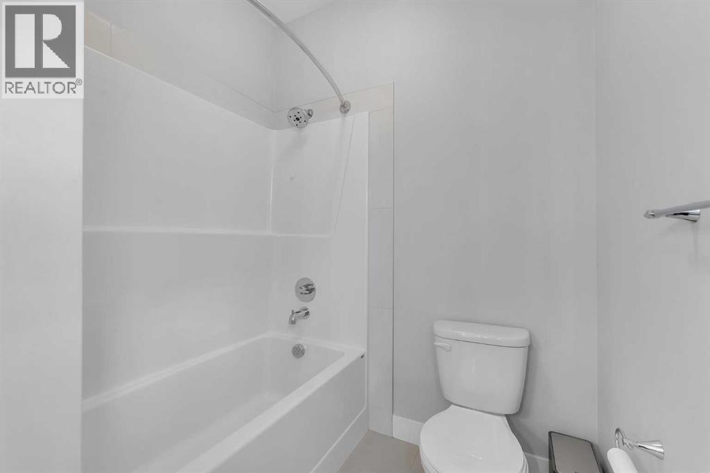 81 Carringvue Manor Nw Property Photo 28