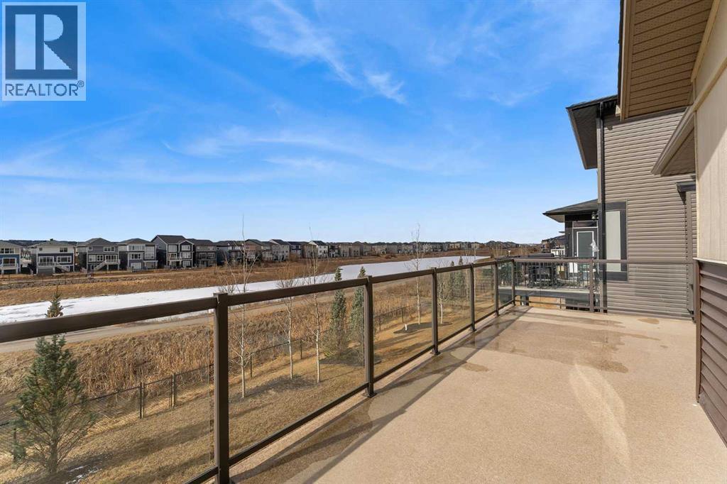 81 Carringvue Manor Nw Property Photo 33