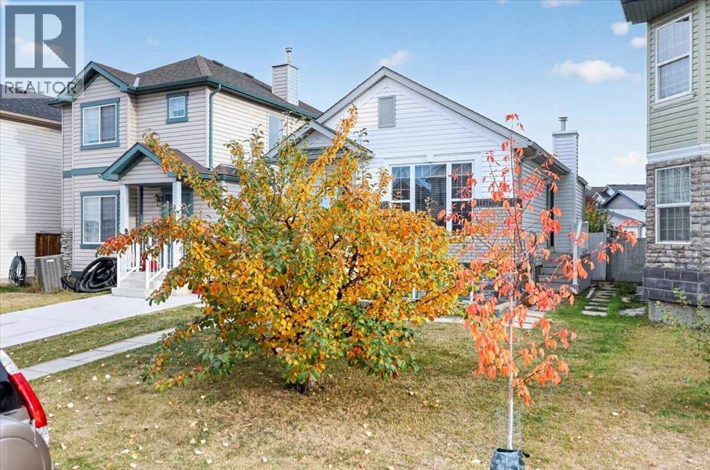 26 Saddlemead Way Ne Property Photo 3