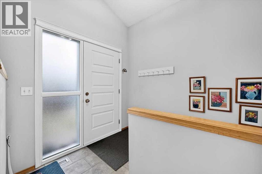 26 Saddlemead Way Ne Property Photo 7