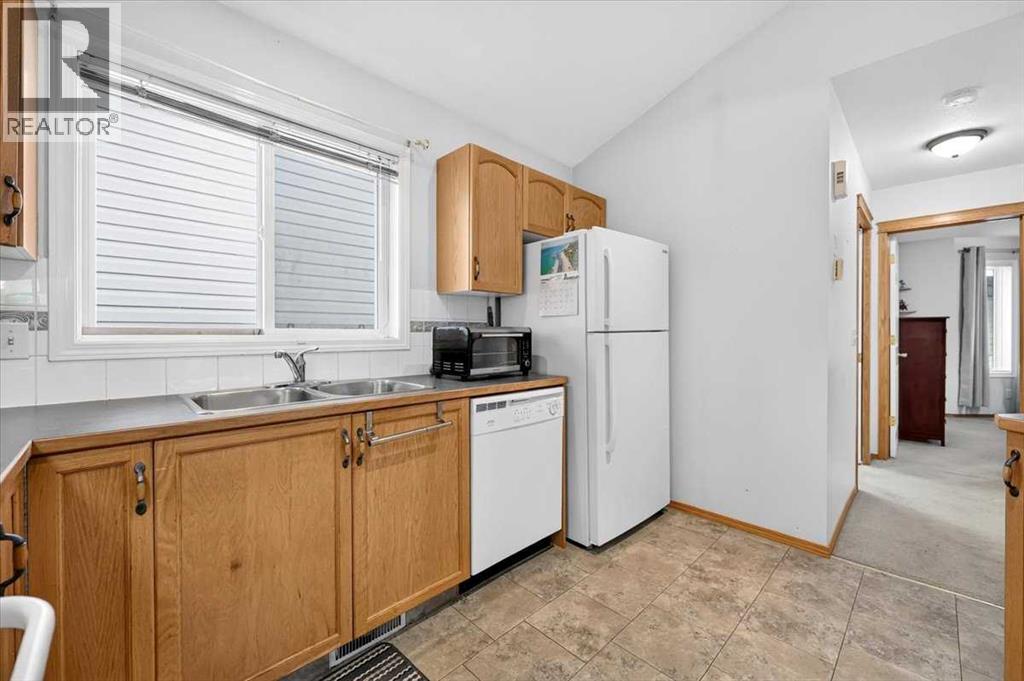 26 Saddlemead Way Ne Property Photo 18