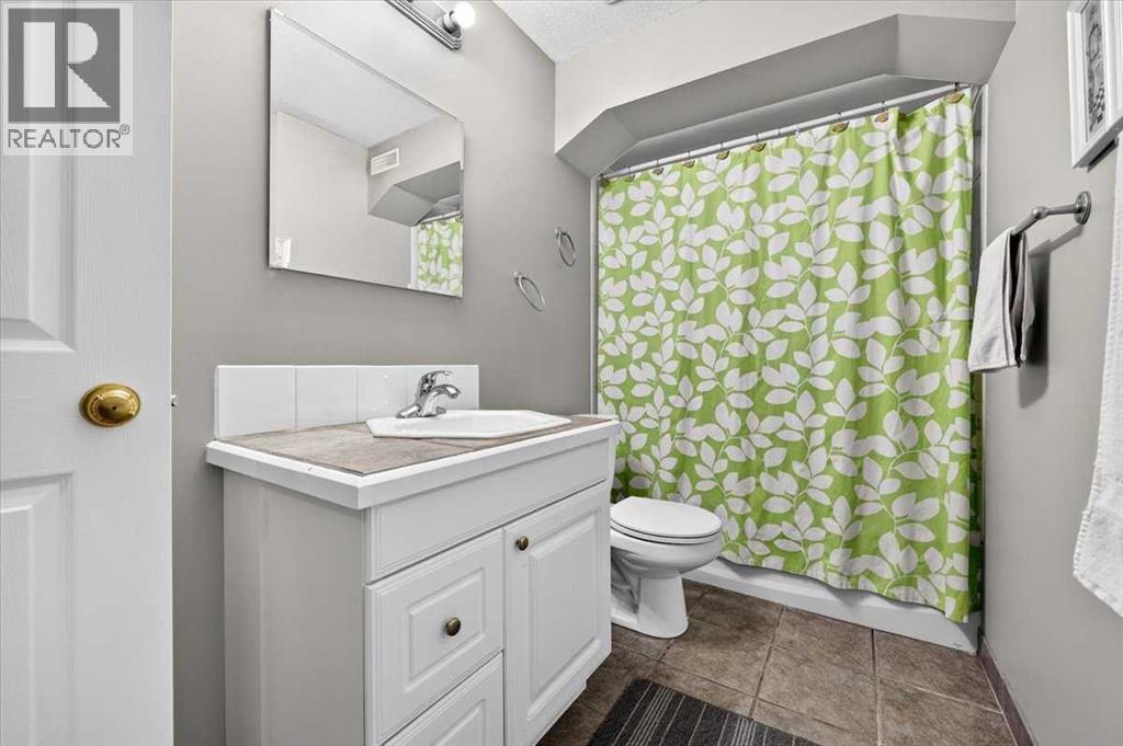 26 Saddlemead Way Ne Property Photo 32