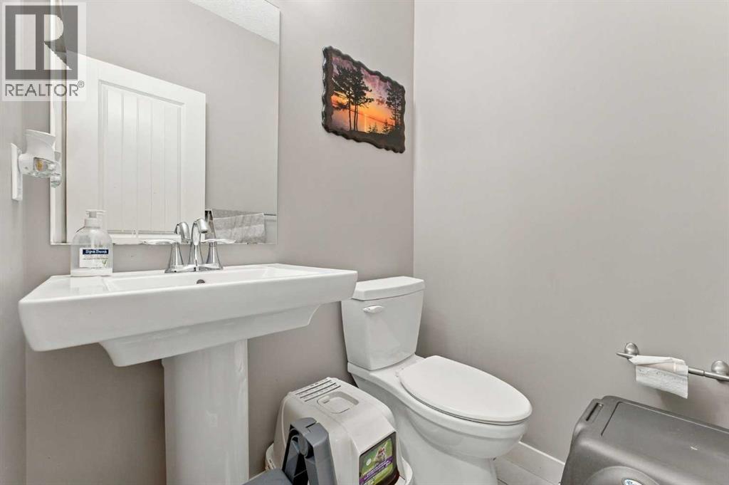 242 Savanna Close Ne Property Photo 10