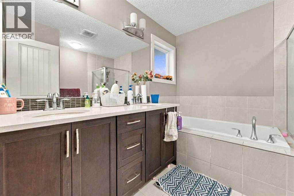 242 Savanna Close Ne Property Photo 25