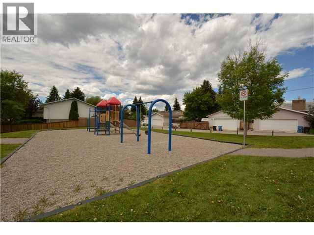 371 Whiteview Road Ne Property Photo 4