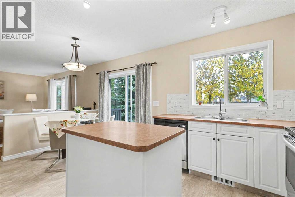 436 Rocky Ridge Bay Nw Property Photo 10
