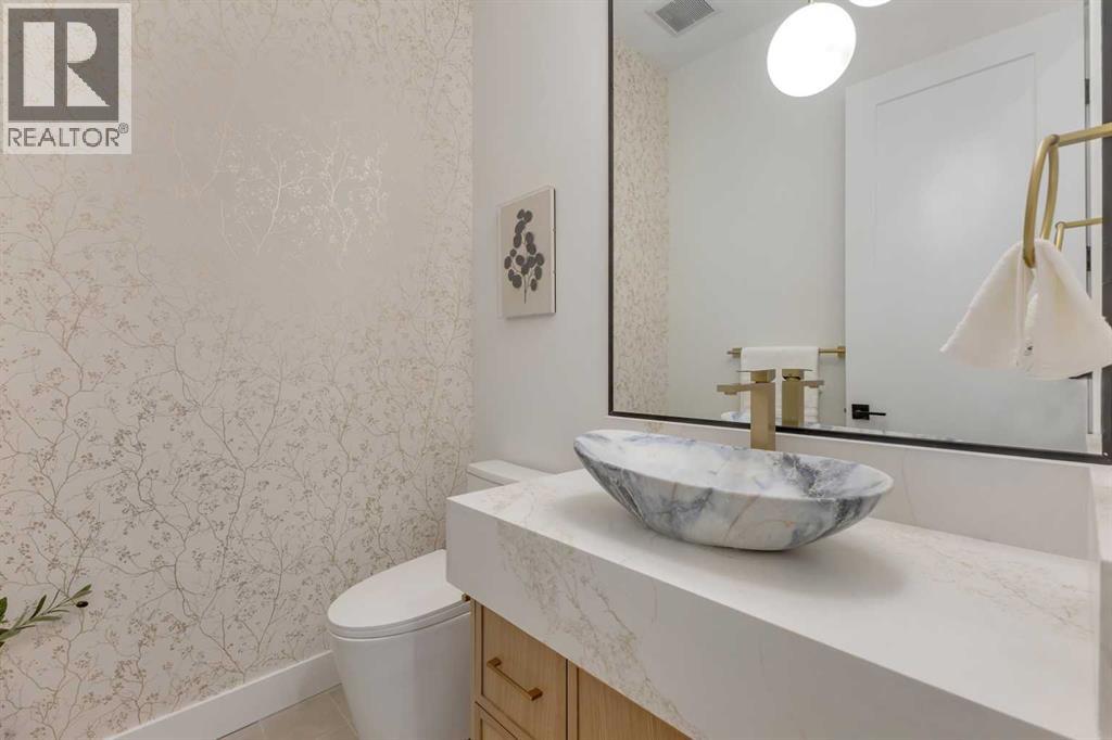 2428 36 Street Sw Property Photo 23