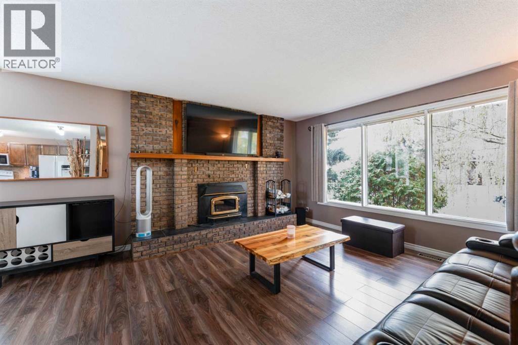 680 Wallace Drive Property Photo 3