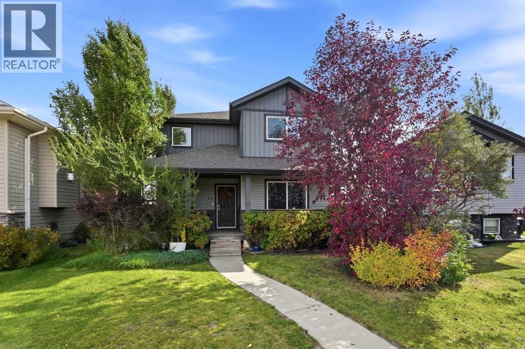 77 Aztec Crescent Property Photo 2