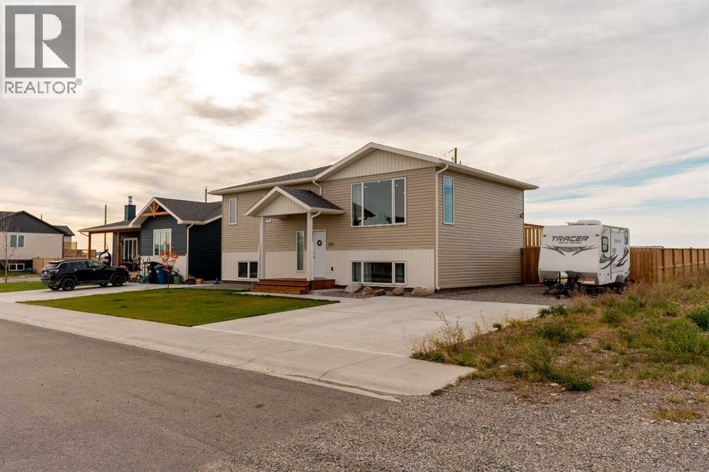 158 9 Street Property Photo 2